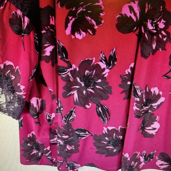 Lane Bryant Floral Blouse w/Lace Detailed Flare Sleeve Tunic - NWT - Size 26/28 - Picture 4 of 15